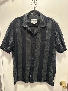 The Stronghold Black White Woven Stripe Button up size large